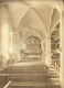 Das Kirchenschiff nach der Renovierung von 1907. An den Säulen sieht man die damalige Gasbeleuchtung. In den Fensternischen stehen Heizkörper. Die Bänke stehen in zwei Blöcken mit einem Mittelgang, der sich um die Säulen windet. (Bild: Archiv der Kirchgemeinde Possendorf)